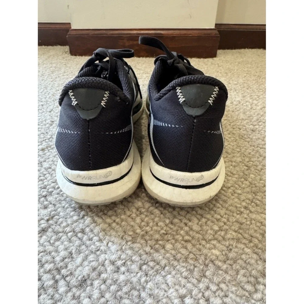 SAUCONY WOMEN'S ENDORPHIN‎ SPEED SIZE 8 IN BLACK AND WHITE